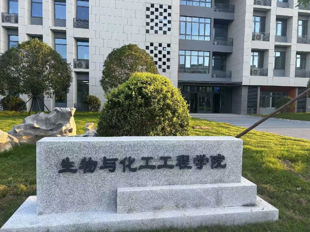 昭觉县扬州职业大学体育场高杆灯项目